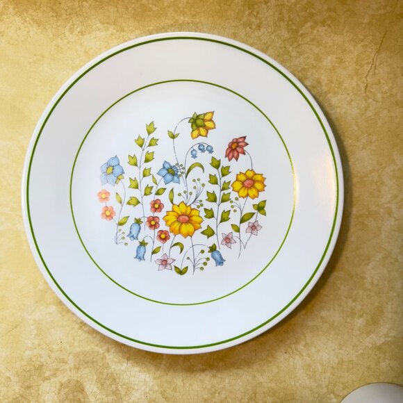 Vintage Corelle Spring Meadow Dinner Plates With Floral Design Set Of 2 10" - Picture 3 of 3